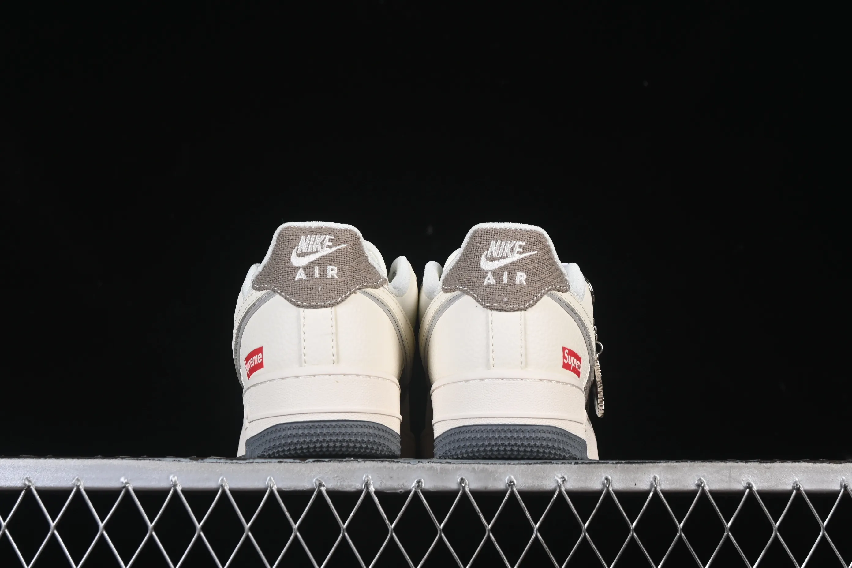 All categories Nk Air Force 1 Air Force series Nk Air Force 1 Low Air Force low top Nike Air Force 1'07 Low Supreme joint beige gray canvas Air Force 1 low top casual sneakers XX3168-210